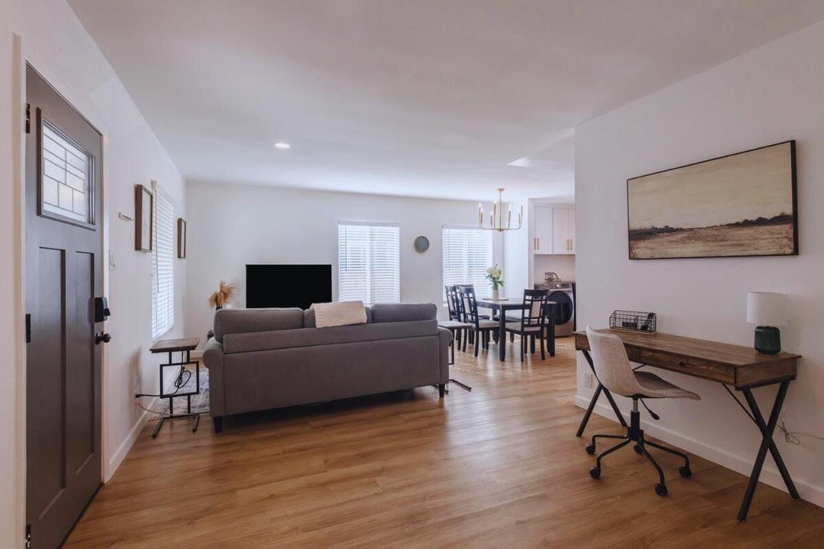 Cozy Modern 3 Bed 1 Bath Home - Pet Friendly! Лоундейл Екстериор снимка
