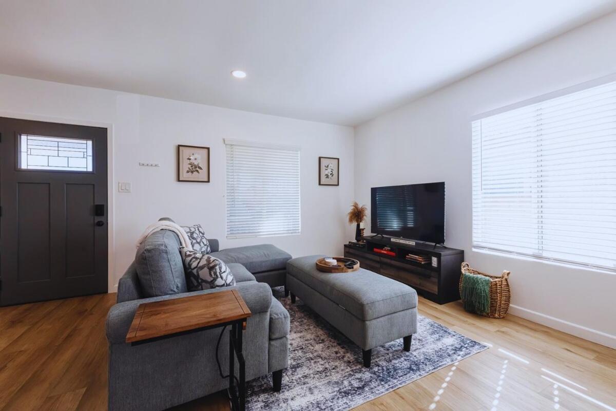 Cozy Modern 3 Bed 1 Bath Home - Pet Friendly! Лоундейл Екстериор снимка